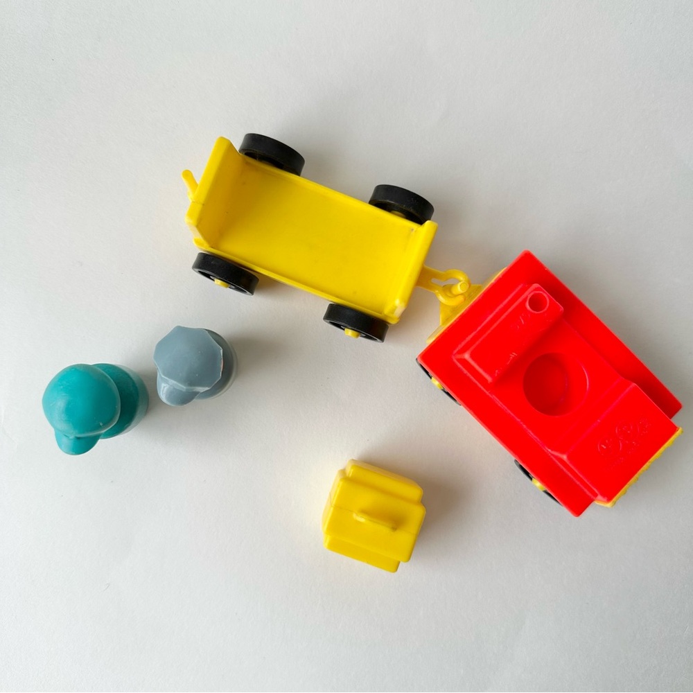 Vintage Fisher-Price Little People and Accessories - Picture 2 of 3